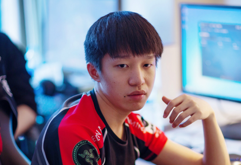 开云平台-EDG碾压NS，Perkz开启传奇时刻激烈交锋八强赛，点燃全场激情