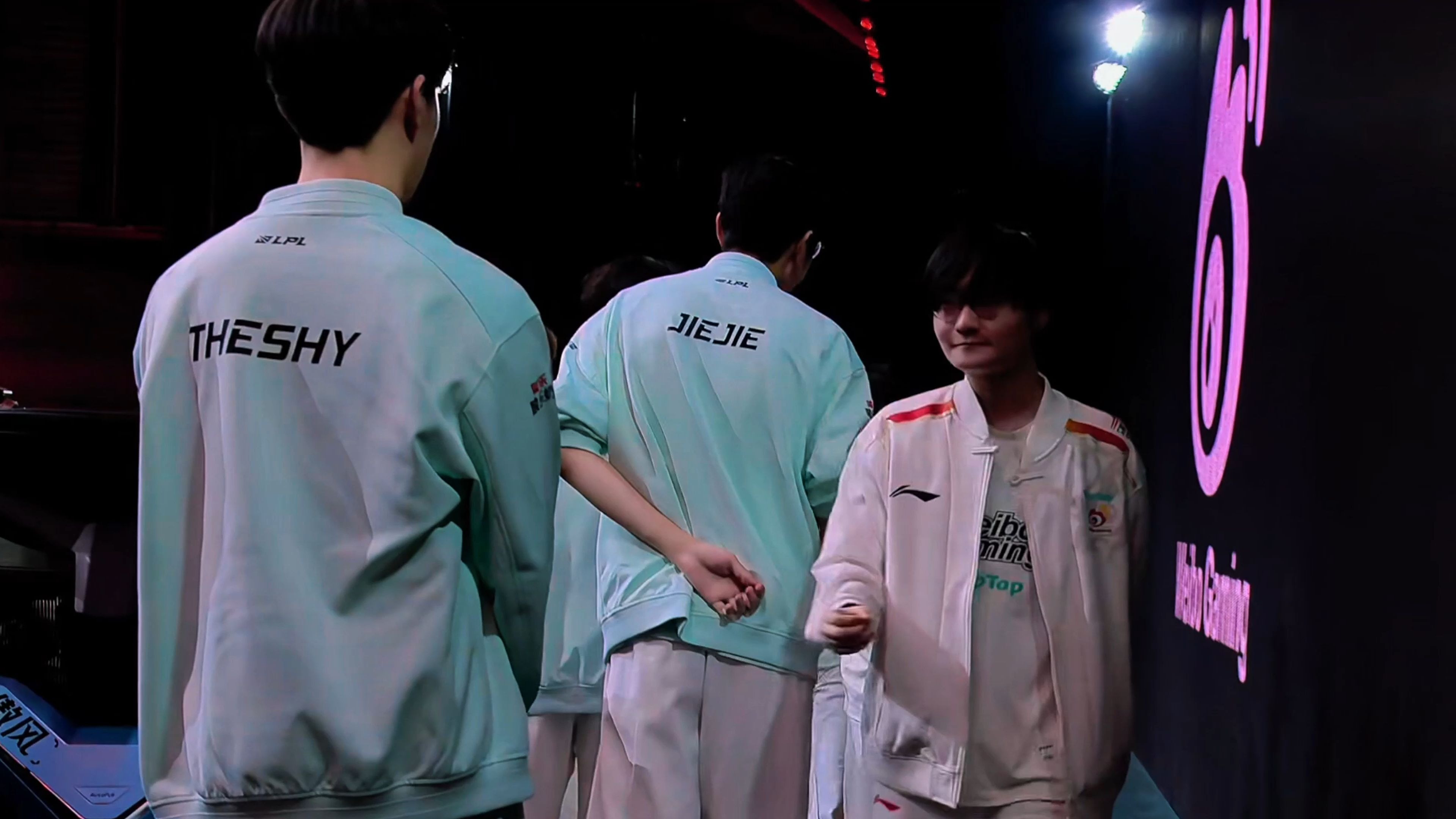 WBG鏖战EDG,Knight开启传奇时刻宿命之战八强赛,锁定晋级资格 WBG鏖战EDG,Knight开启传奇时刻宿命之战八强赛,锁定晋级资格