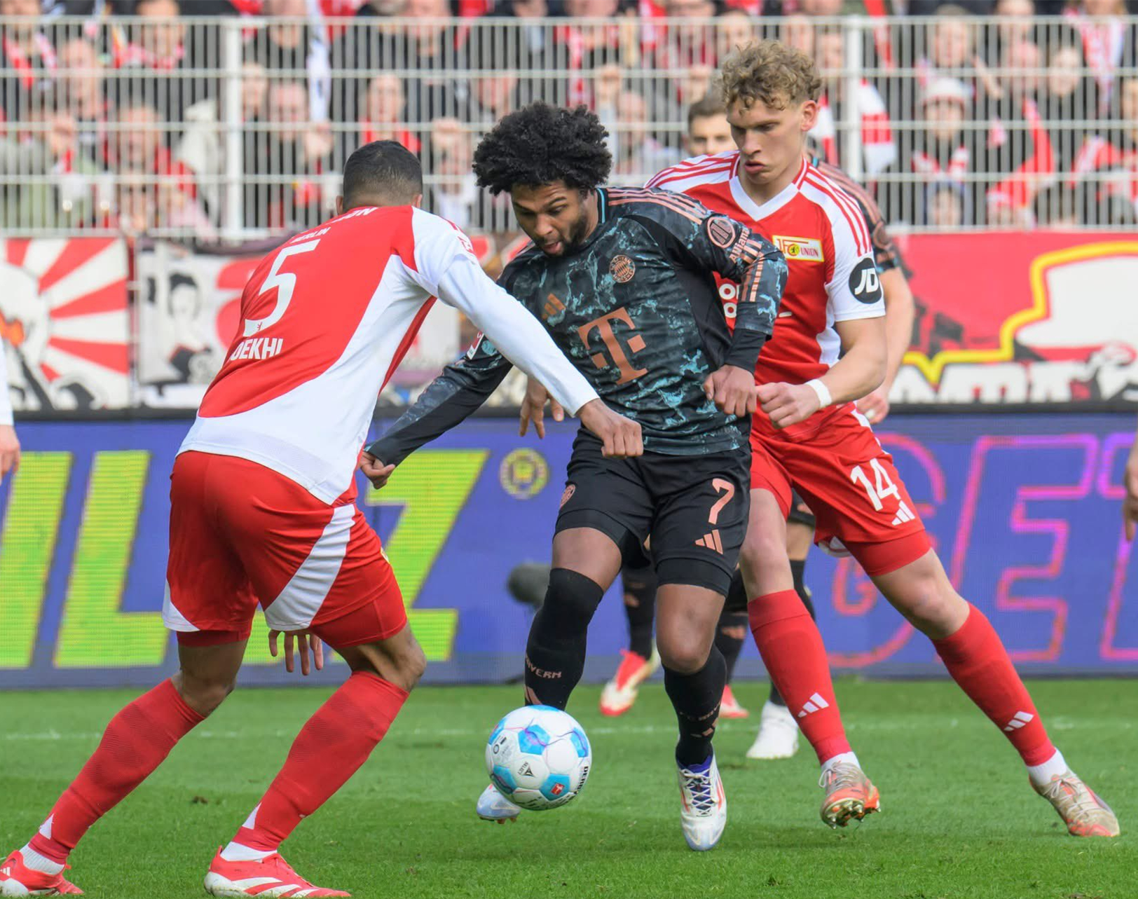 拜仁慕尼黑踢败热刺,登上新一届足球巅峰 拜仁慕尼黑踢败热刺,登上新一届足球巅峰