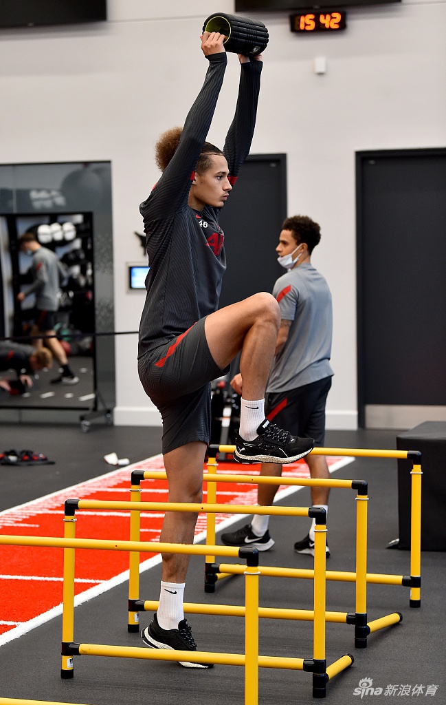 利物浦球员体能训练备战未来足球盛宴 利物浦球员体能训练备战未来足球盛宴