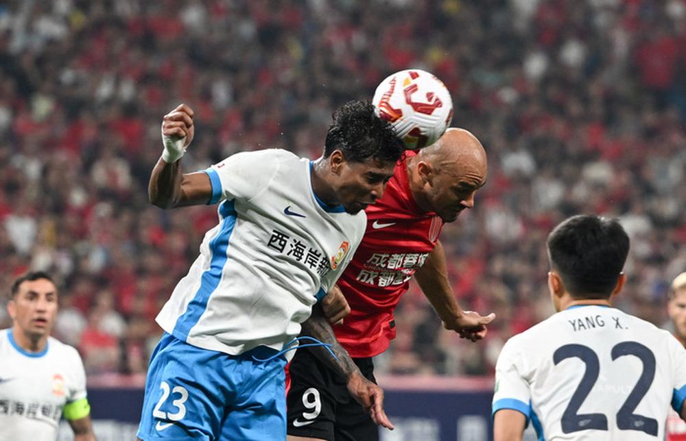 包含上海申花完胜大连，取得连胜状态稳固的词条