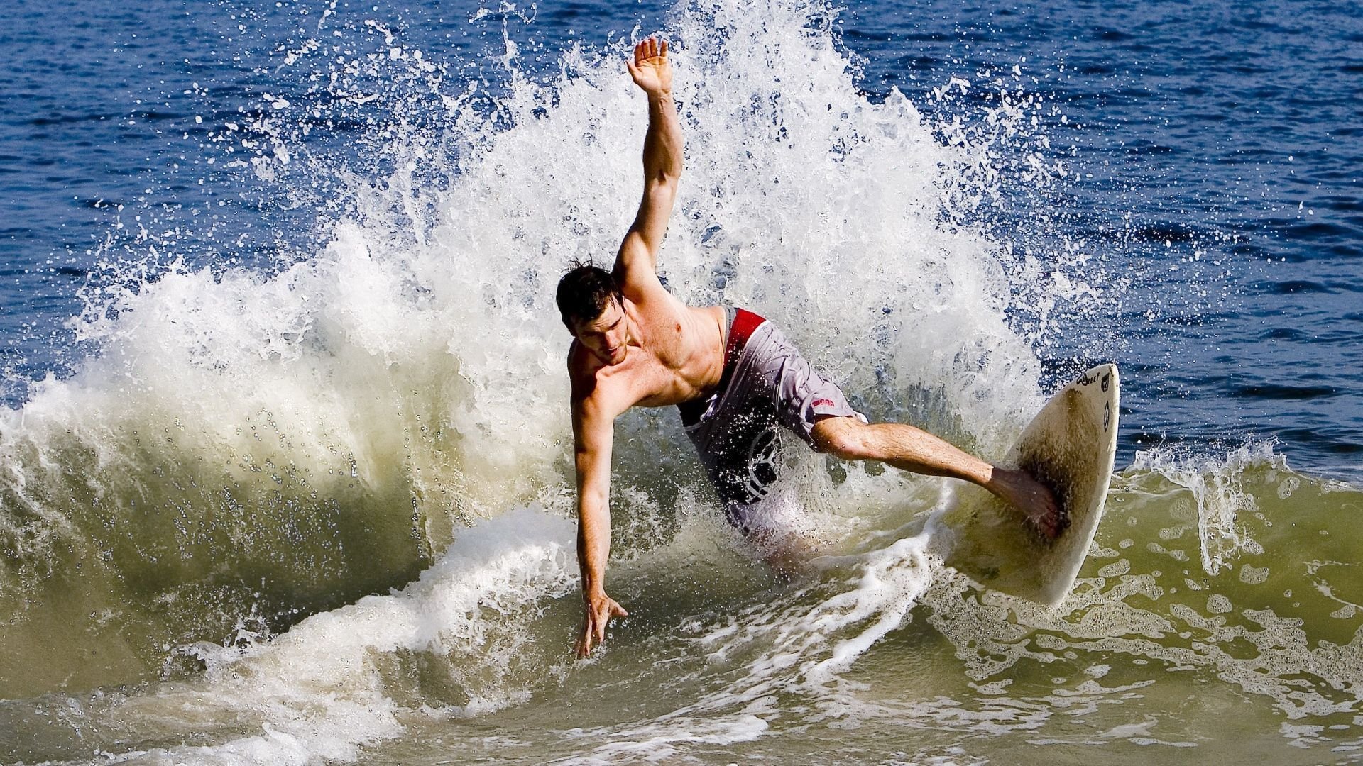 开云体育app-地缘棋盘与赛道，伊布在封锁阴影下接管F1哥斯达黎加站